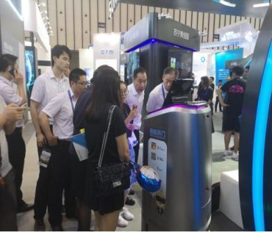 蘇寧移動售貨機(jī)器人 當(dāng)“看臉”成為商業(yè)新玩法